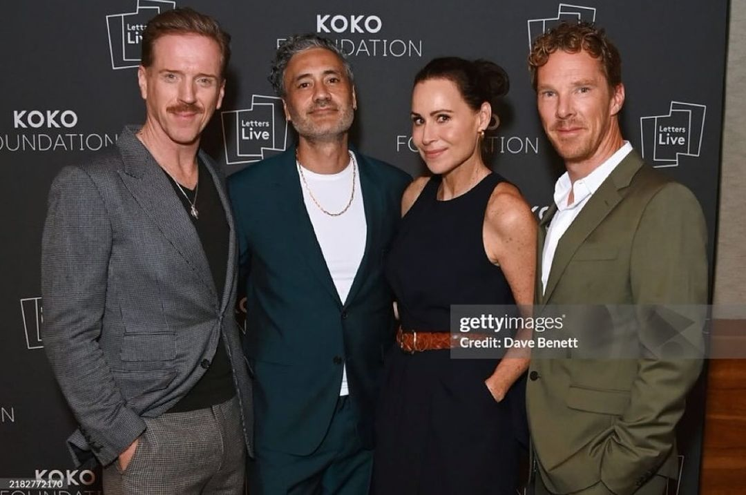 Picture of 4 celebrities standing side by side. Taika Waititi, Minnie Driver, Benedict Cumberbatch