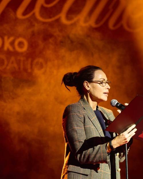 Photo of Minnie Driver speaking at the Koko Foundation's 